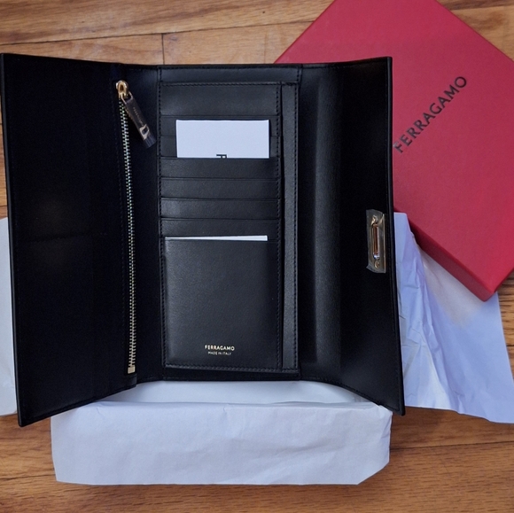 Ferragamo leather wallet - Picture 7 of 9